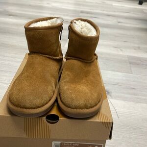 Girl boots koolaburra by Uggs